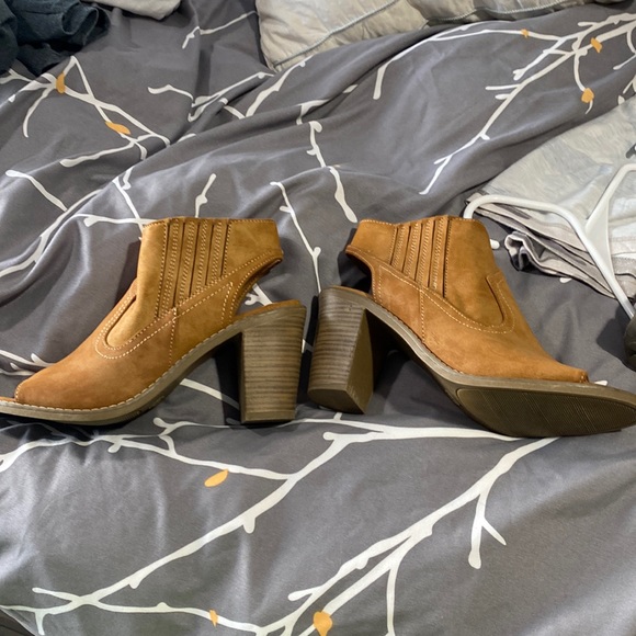 booties - Picture 1 of 1